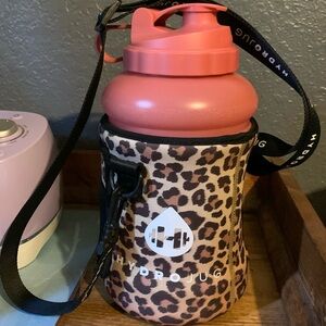 HYDROJUG  Jug and Sleeve Leopard